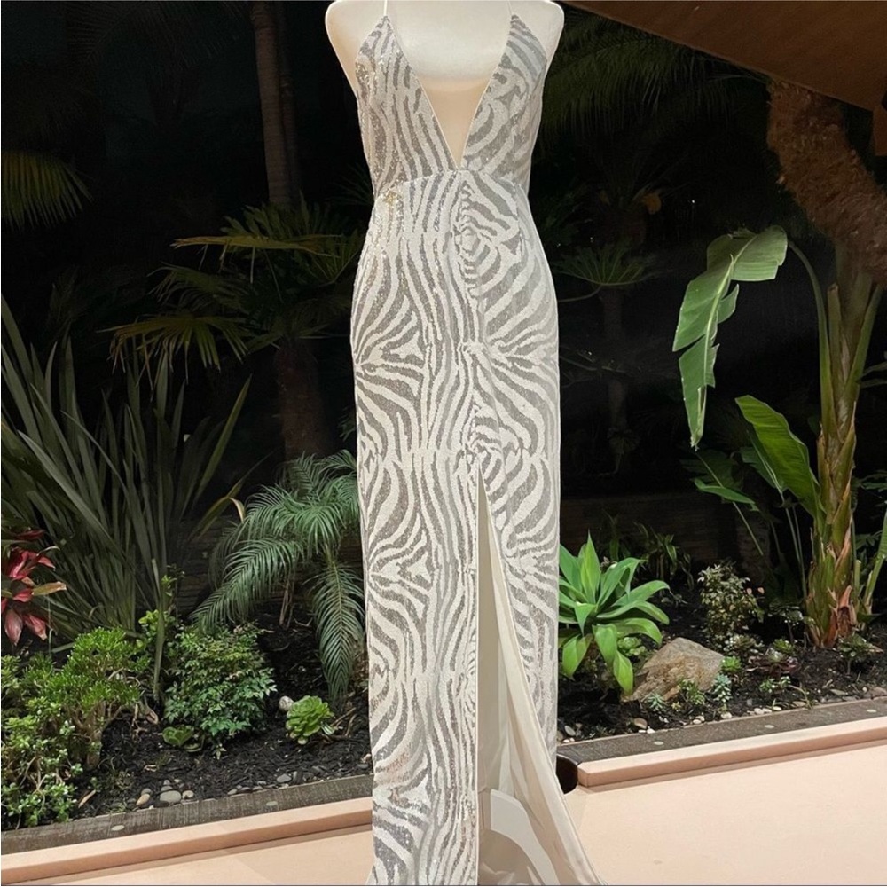 NBD Elegant Sequin Print Maxi Dress